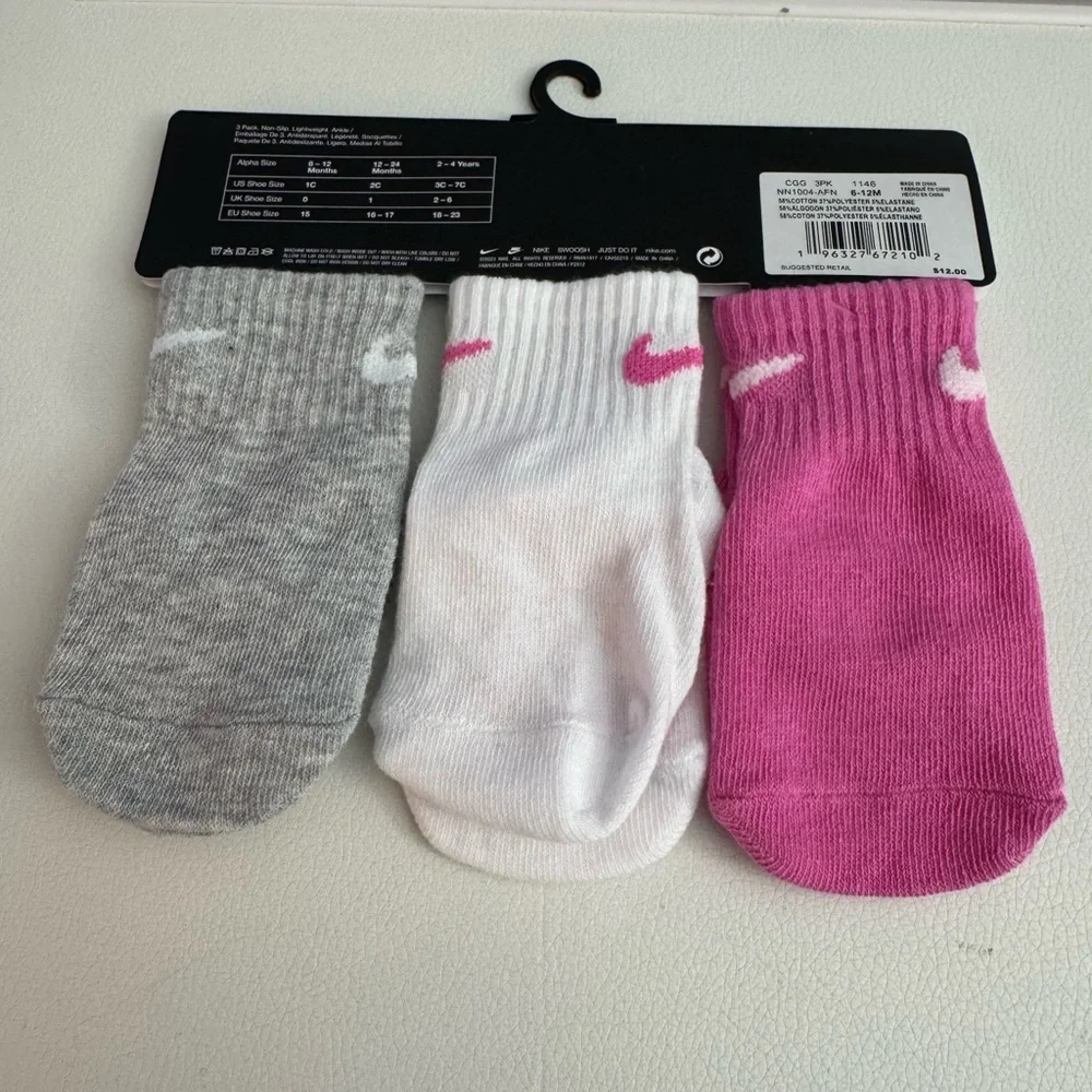NWT Nike girls ankle grippy socks